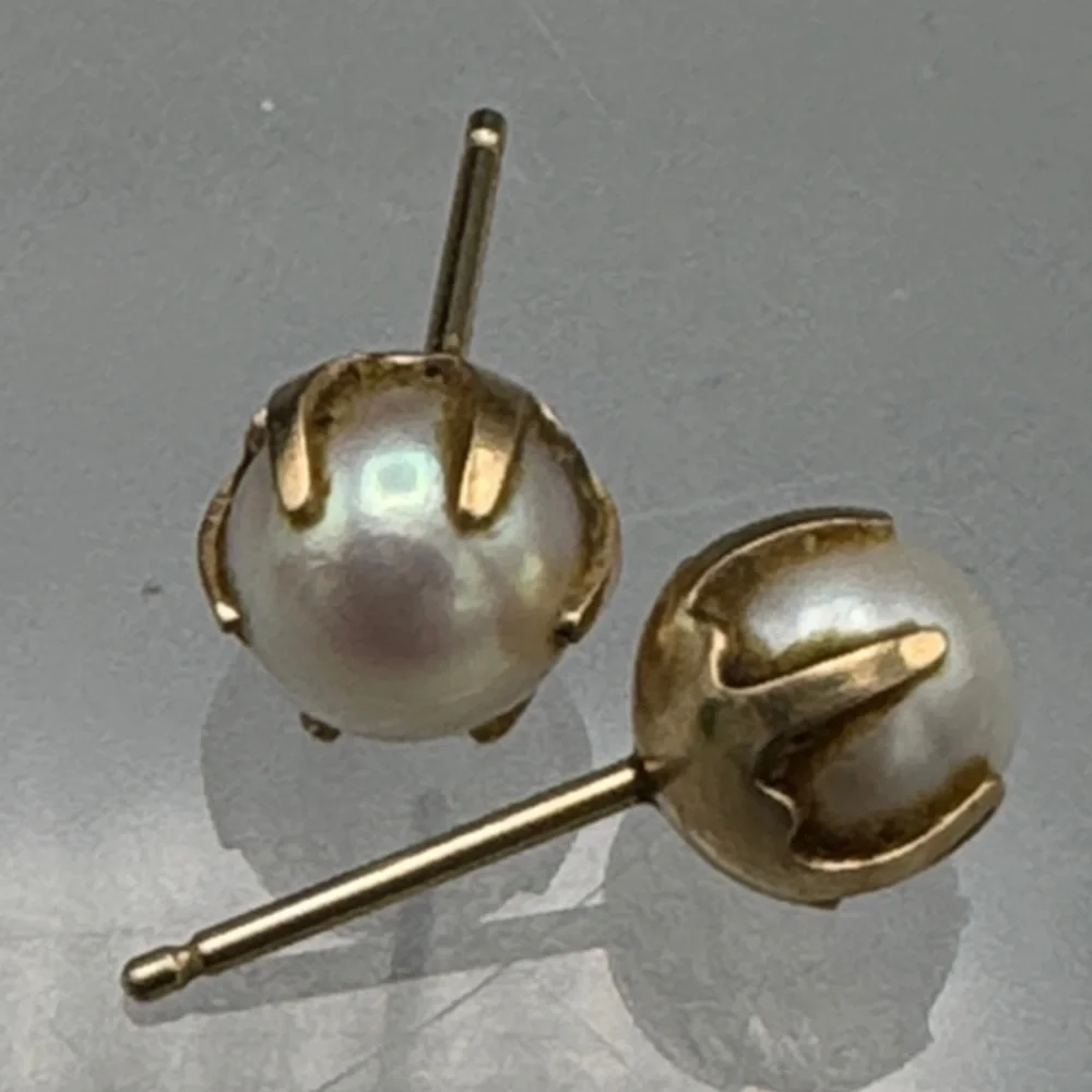 10Kt Gold Genuine Pearl Earrings - Picture 2 of 6